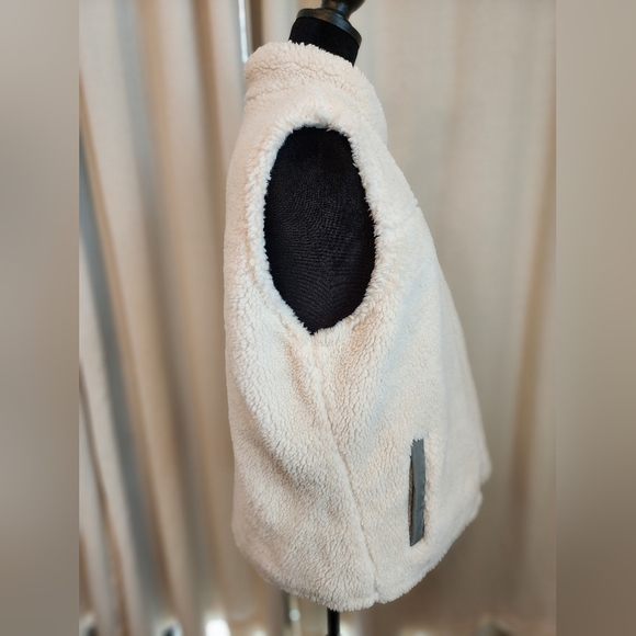 Unbranded Reversible Vest size M Color Sage Green/Blue - Picture 4 of 9